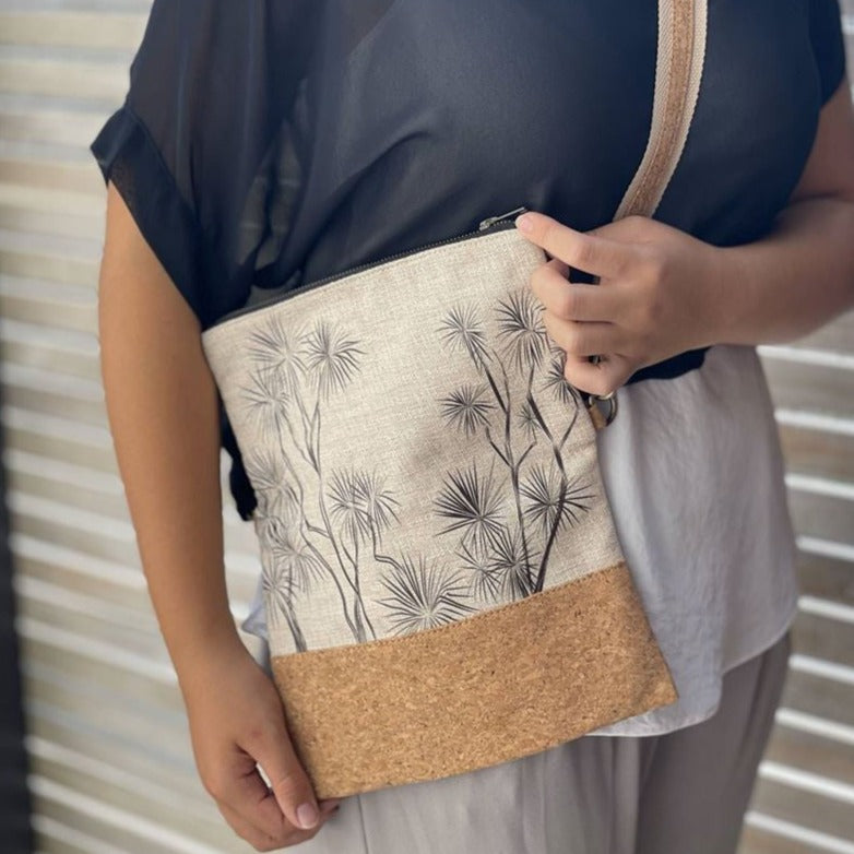 Jo Luping Design - Ti Kouka Black on Natural - Cork Fabric Bag