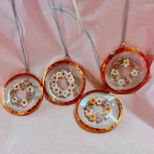 Mini - Wreath Pressed Blossom Flower Suncatcher