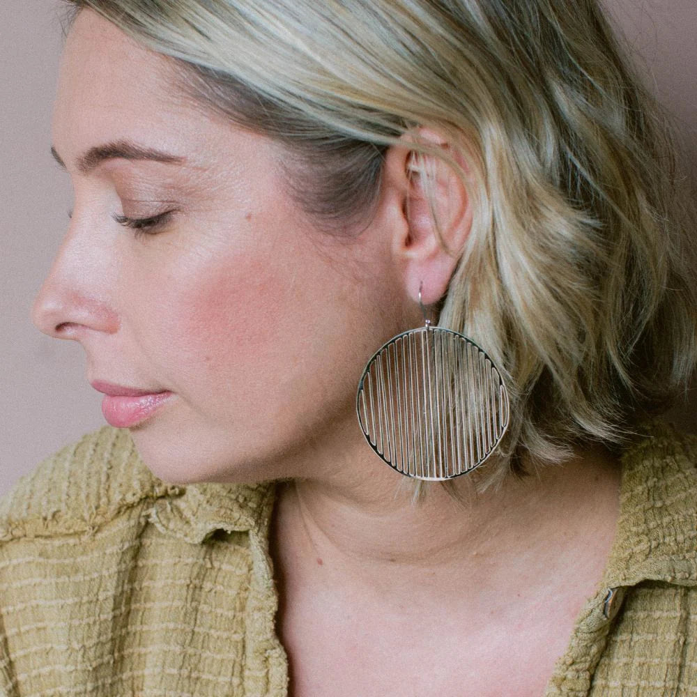 Line Disc earrings - Gold or Silver