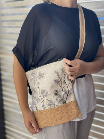 Jo Luping Design - Ti Kouka Black on Natural - Cork Fabric Bag