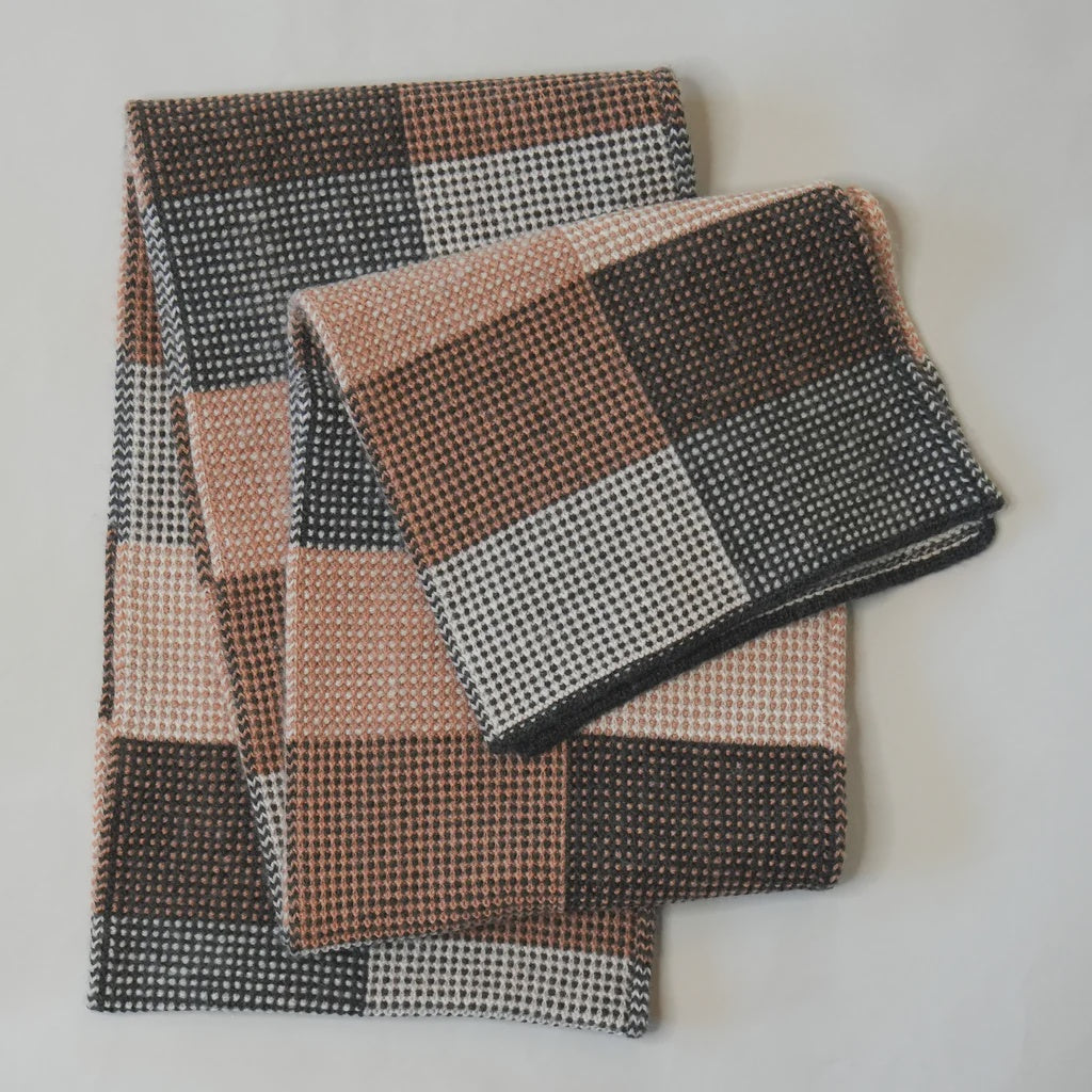 Kint Shepherd | Waitaha Scarf Merino in Ponga/Black