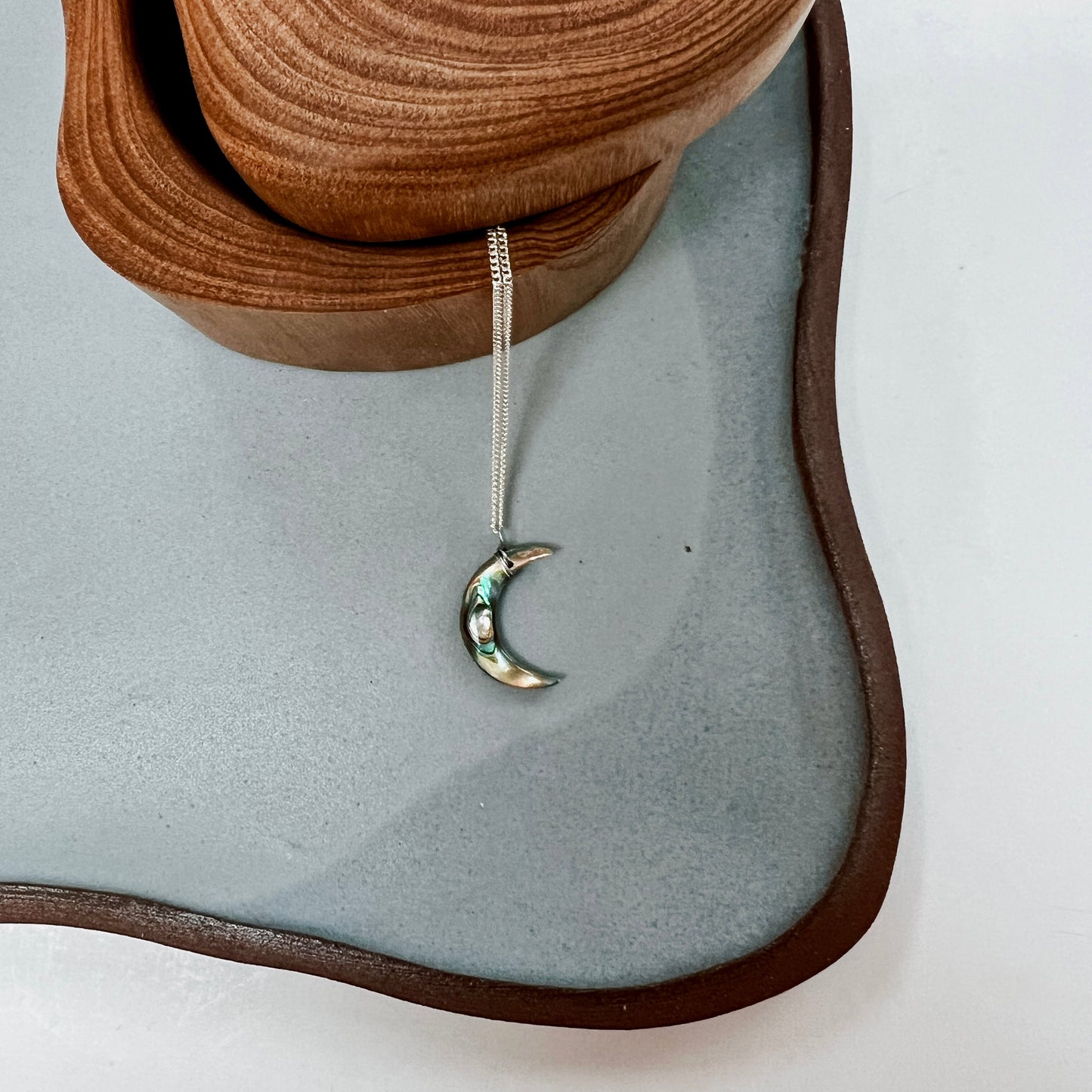 Halio | Pāua moon necklace