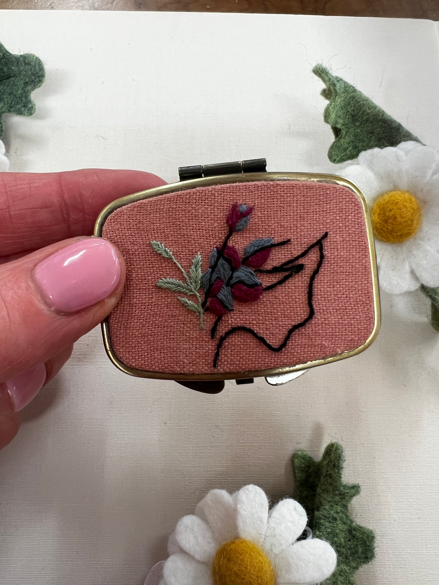 Little Birdie | embroidered pill box
