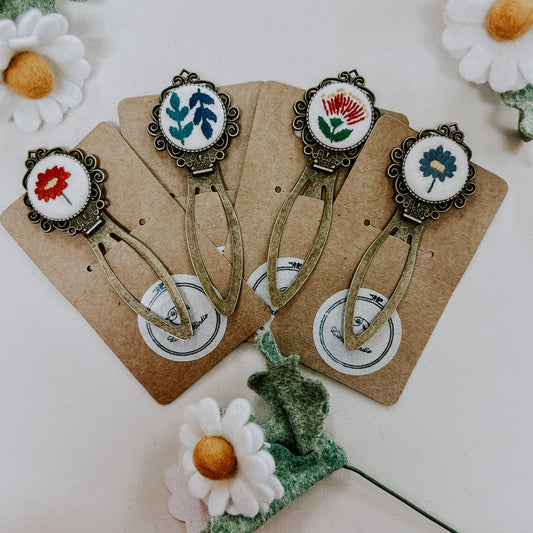 Little Birdie | embroidered bookmark