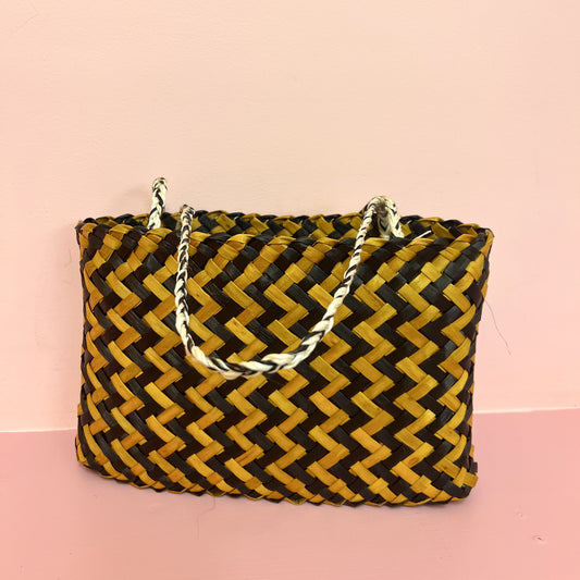 Hūmārie Harakeke | Pango me Kowhai