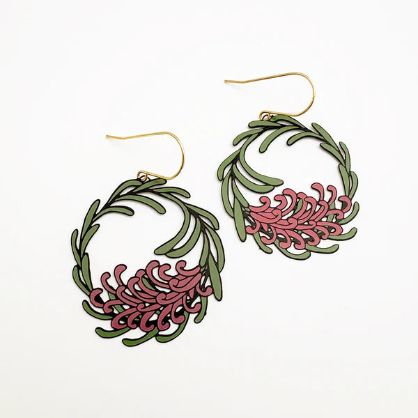 Grevillea Wreath earrings in Black/Green/Pink