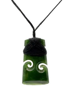 Te Wahi Pounamu | Toki With Double Koru
